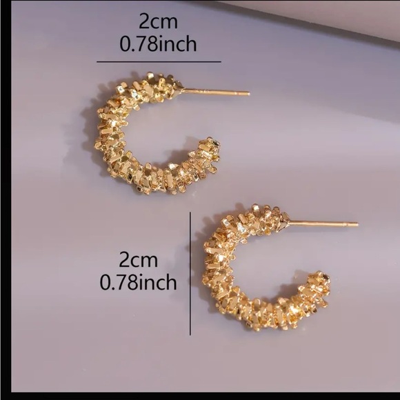 C-Shaped Hoop Earrings - Picture 4 of 6